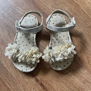 Little girls Cat & Jack gold sandals size 6